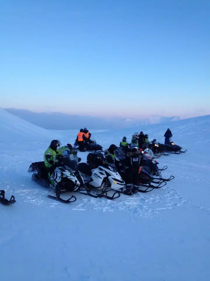 Førerkort på snøscooter hos Tempo Trafikkskole på Svalbard